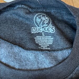 Buc-ee's Men's Dark Gray Crewneck Sweater